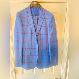 Minimally worn two piece suit.